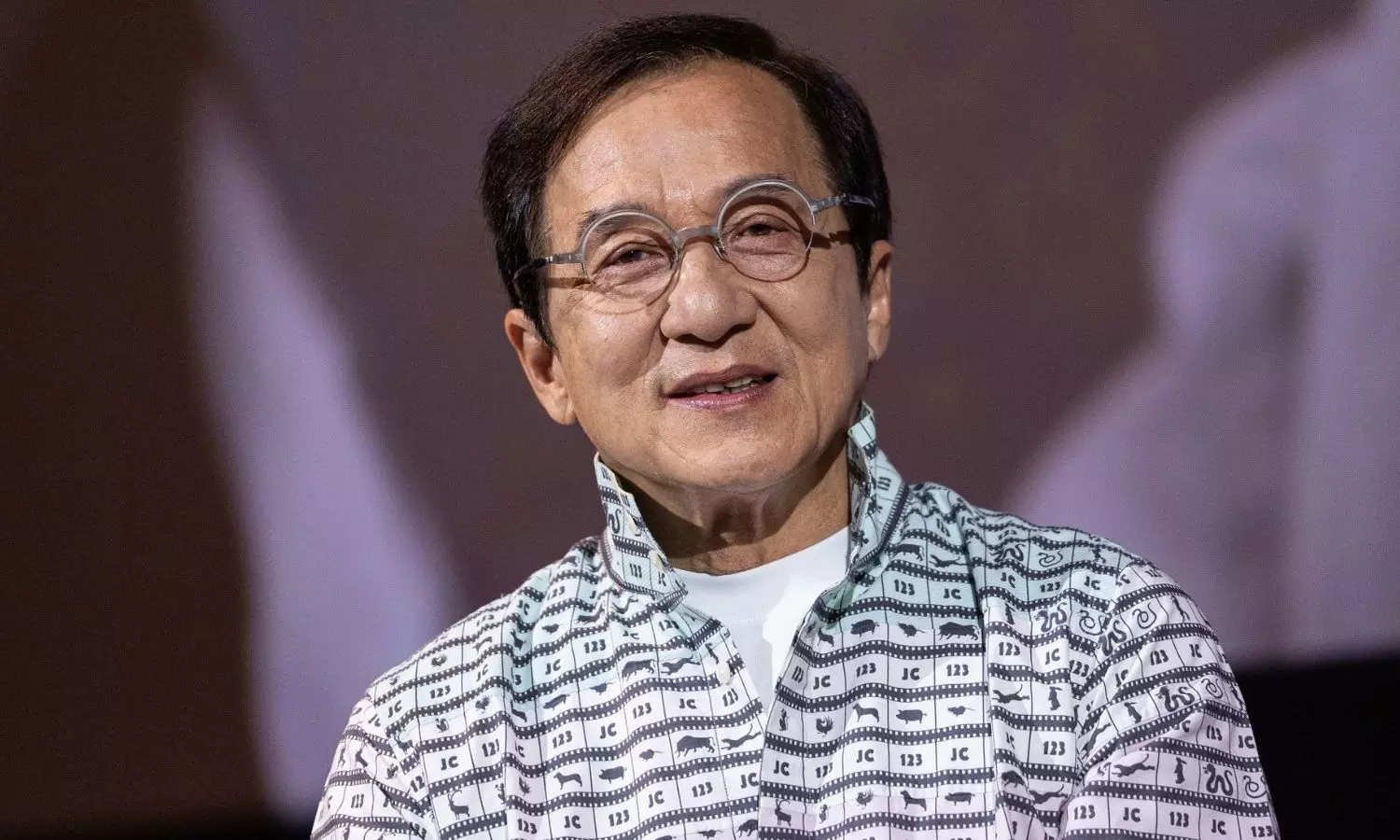 ஜாக்கி சான் உயிரிழந்ததாக பரவிய வதந்தி.. இப்போது என்ன செய்கிறார்?