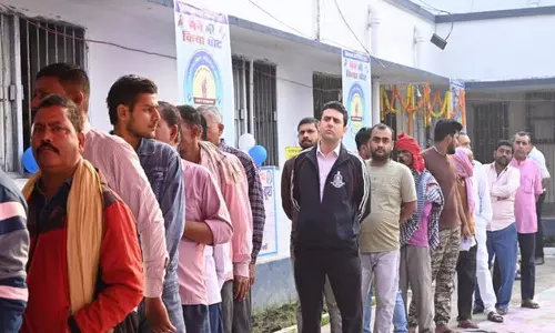 பீகாரில் 2ம் கட்ட வாக்குப்பதிவு- காலை 11 மணி வரை 31.38 சதவீத வாக்குப்பதிவு