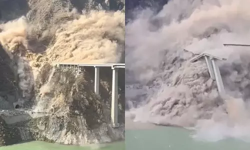 VIDEO: சீனாவில் புதிதாக கட்டப்பட்ட பாலம் நிலச்சரிவால் இடிந்து விழுந்தது