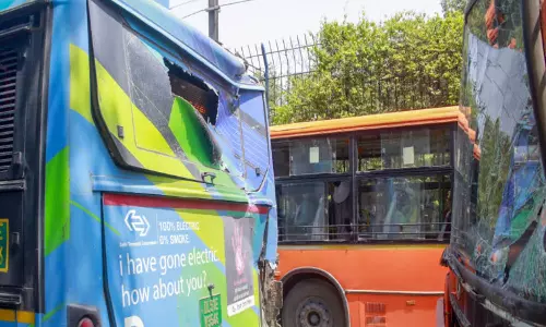 டெல்லியில் பிரபல ஓட்டலுக்கு அருகே பலத்த சத்தத்துடன் நிகழ்ந்த வெடிப்பு - மீண்டுமா? என மக்கள் பீதி