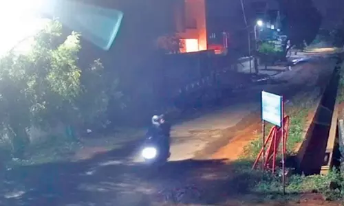 நயினார் நாகேந்திரன் வீட்டை நோட்டமிட்ட மர்ம நபர்கள்- சதி திட்டத்துடன் வந்தார்களா? என விசாரணை