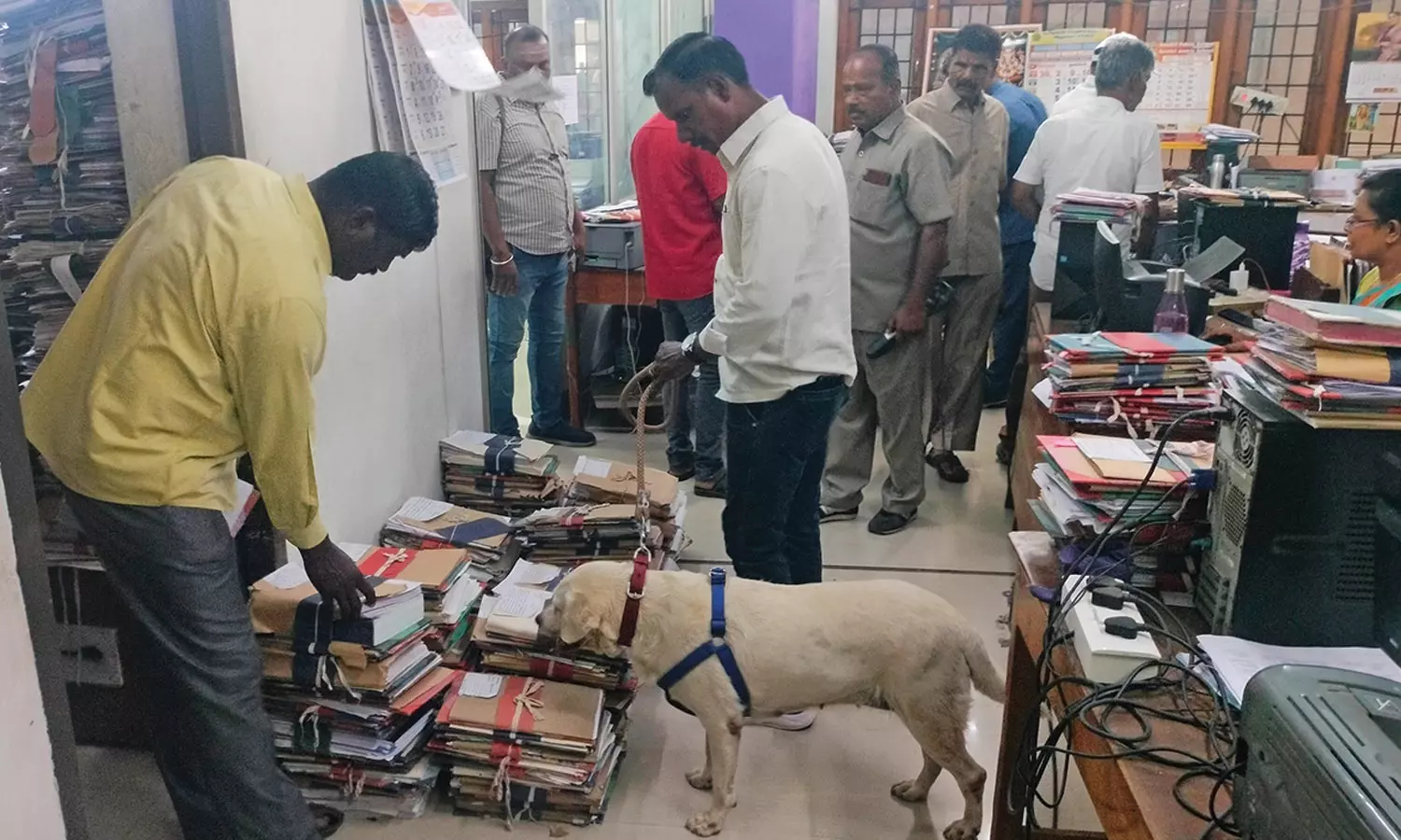 சேலம் கலெக்டர் அலுவலகத்துக்கு மீண்டும் வெடிகுண்டு மிரட்டல் சேலம் கலெக்டர் அலுவலகத்துக்கு மீண்டும் வெடிகுண்டு மிரட்டல்