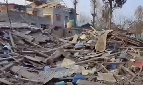 டெல்லி கார் குண்டு வெடிப்பு சம்பவம்- ஜம்மு காஷ்மீரில் உமரின் வீடு இடிப்பு