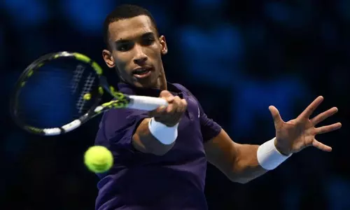 ஆண்கள் டென்னிஸ் சாம்பியன்ஷிப்: ஸ்வரேவை வீழ்த்தி அரையிறுதிக்கு முன்னேறிய கனடா வீரர்