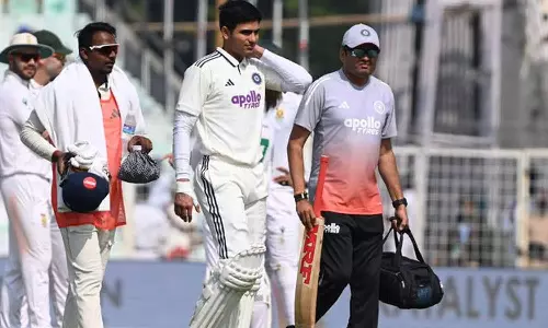 தென் ஆப்பிரிக்காவுக்கு எதிரான முதல் டெஸ்ட்: 3 பந்துகளில் retd hurt ஆன கேப்டன் கில்