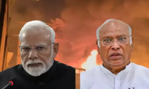 9 பேர் உயிரிழந்த நவ்காம் குண்டுவெடிப்பு மத்திய அரசுக்கு எச்சரிக்கை மணி - கார்கே