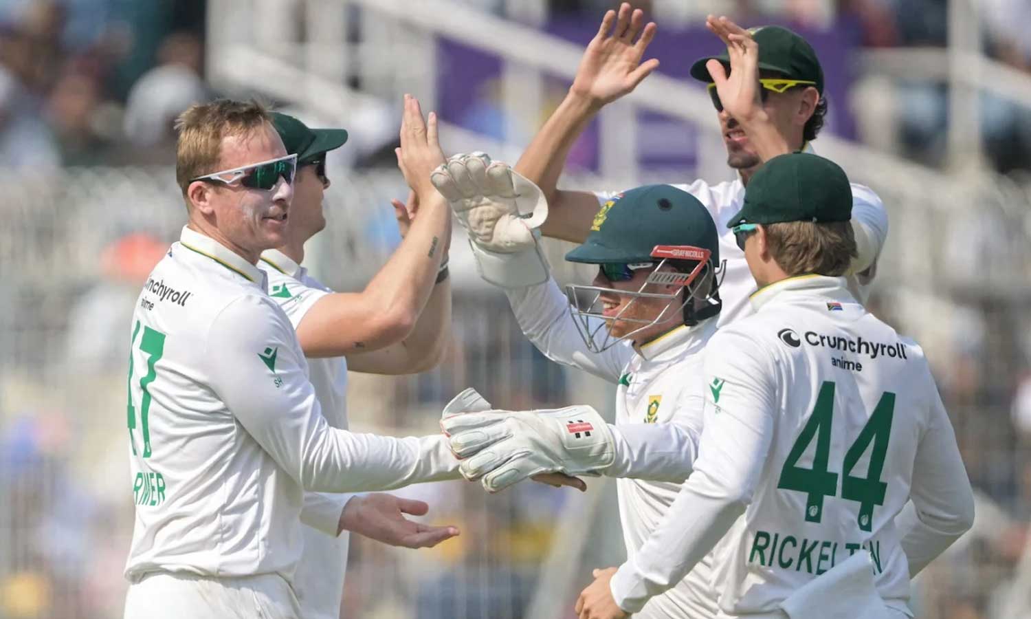 கொல்கத்தா டெஸ்ட்: 124 இலக்கை எட்ட முடியாமல் இந்தியா படுதோல்வி