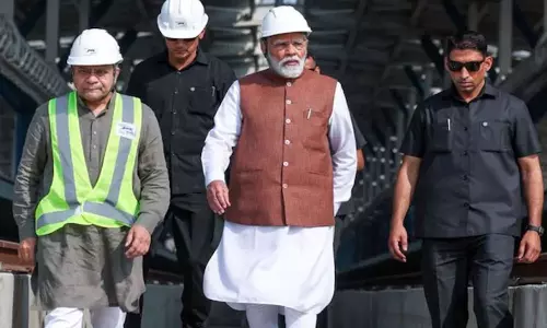 புல்லட் ரெயில் பணிகளை நேரில் ஆய்வு செய்த பிரதமர் மோடி