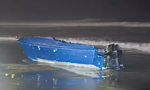 அமெரிக்காவில் சோகம்: கடலில் படகு கவிழ்ந்து 4 அகதிகள் பலி