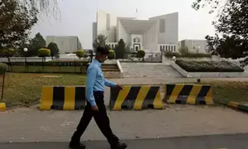 அரசியலமைப்பு திருத்தத்தை எதிர்த்து பாகிஸ்தானில் வக்கீல்கள் கோர்ட் புறக்கணிப்பு