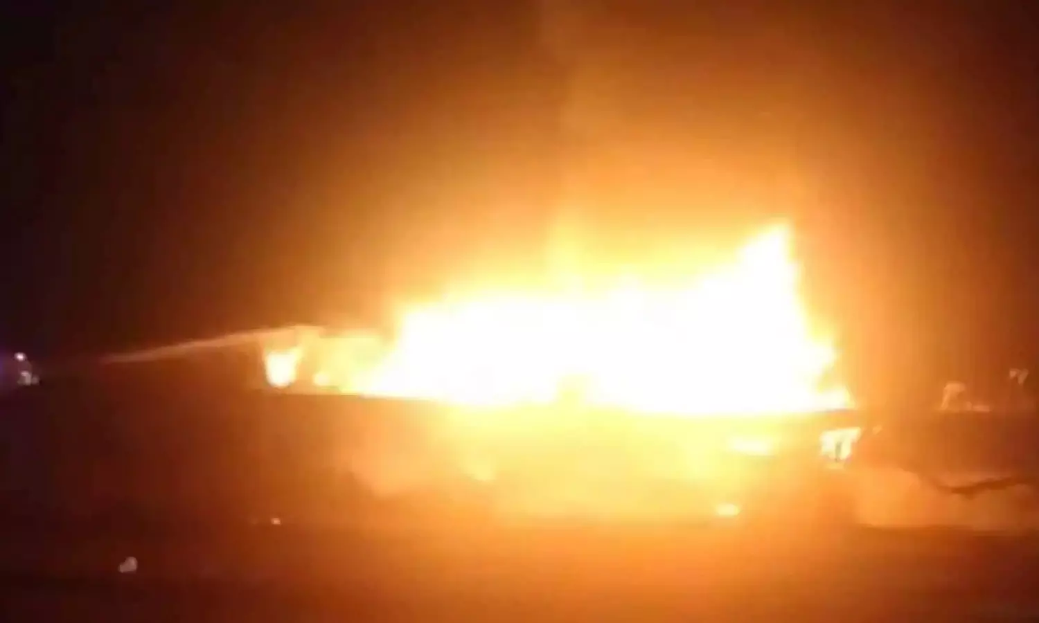 சவுதியில் இந்தியர்கள் பயணித்த பேருந்து தீப்பிடித்து விபத்து - 42 பேர் உயிரிழப்பு