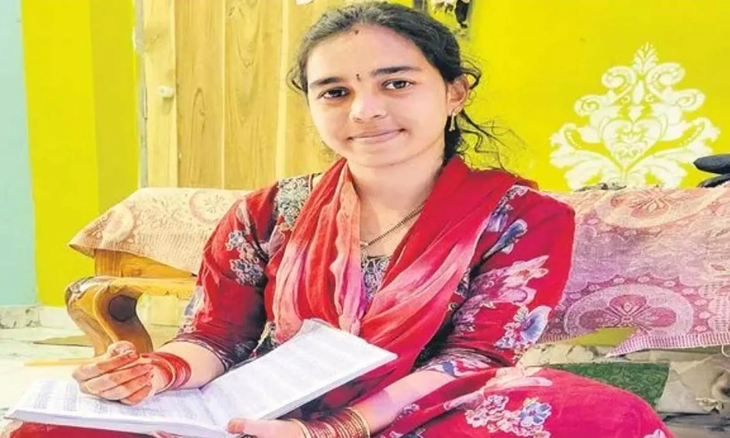 திருப்பதி ஏழுமலையான் கோவிலில் 10 லட்சம் கோவிந்த நாமம் எழுதிய பெண்ணுக்கு வி.ஐ.பி. பிரேக் தரிசனம்