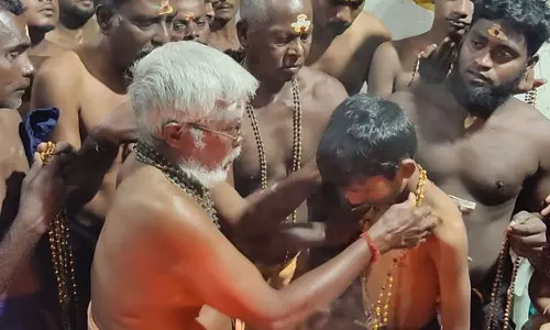 பிறந்தது கார்த்திகை மாதம்... விரதத்தை தொடங்கிய ஐயப்ப பக்தர்கள்