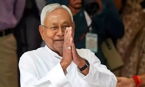 20-ந்தேதி புதிய அமைச்சரவை பதவி ஏற்பு: முதல்-மந்திரி பதவியை ராஜினாமா செய்தார் நிதிஷ்குமார்