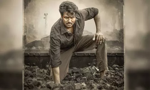 பராசக்தி படத்தின் புதிய போஸ்டரை வெளியிட்ட படக்குழு