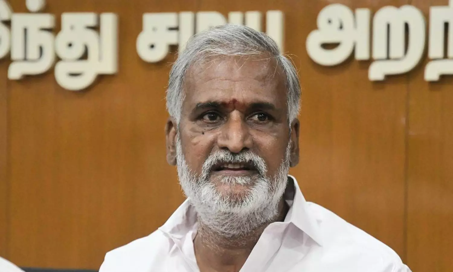 தமிழகத்தில் இருந்து சபரிமலை செல்லும் பக்தர்களுக்கு உதவ தகவல் மையம் ஏற்பாடு- அமைச்சர் சேகர்பாபு தமிழகத்தில் இருந்து சபரிமலை செல்லும் பக்தர்களுக்கு உதவ தகவல் மையம் ஏற்பாடு- அமைச்சர் சேகர்பாபு