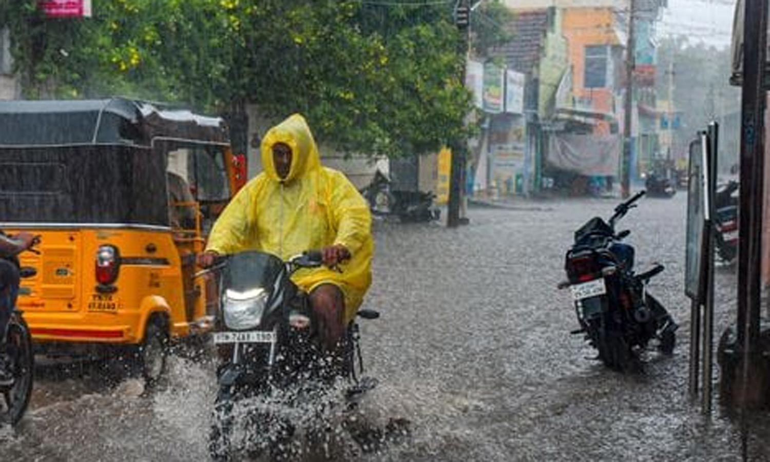 சென்னை மற்றும் புறநகர் பகுதிகளில் மழை: மக்கள் மகிழ்ச்சி