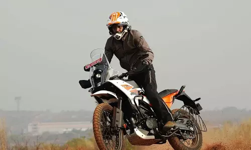 சத்தமின்றி அட்வென்ச்சர் பைக் விலையை உயர்த்திய கேடிஎம்