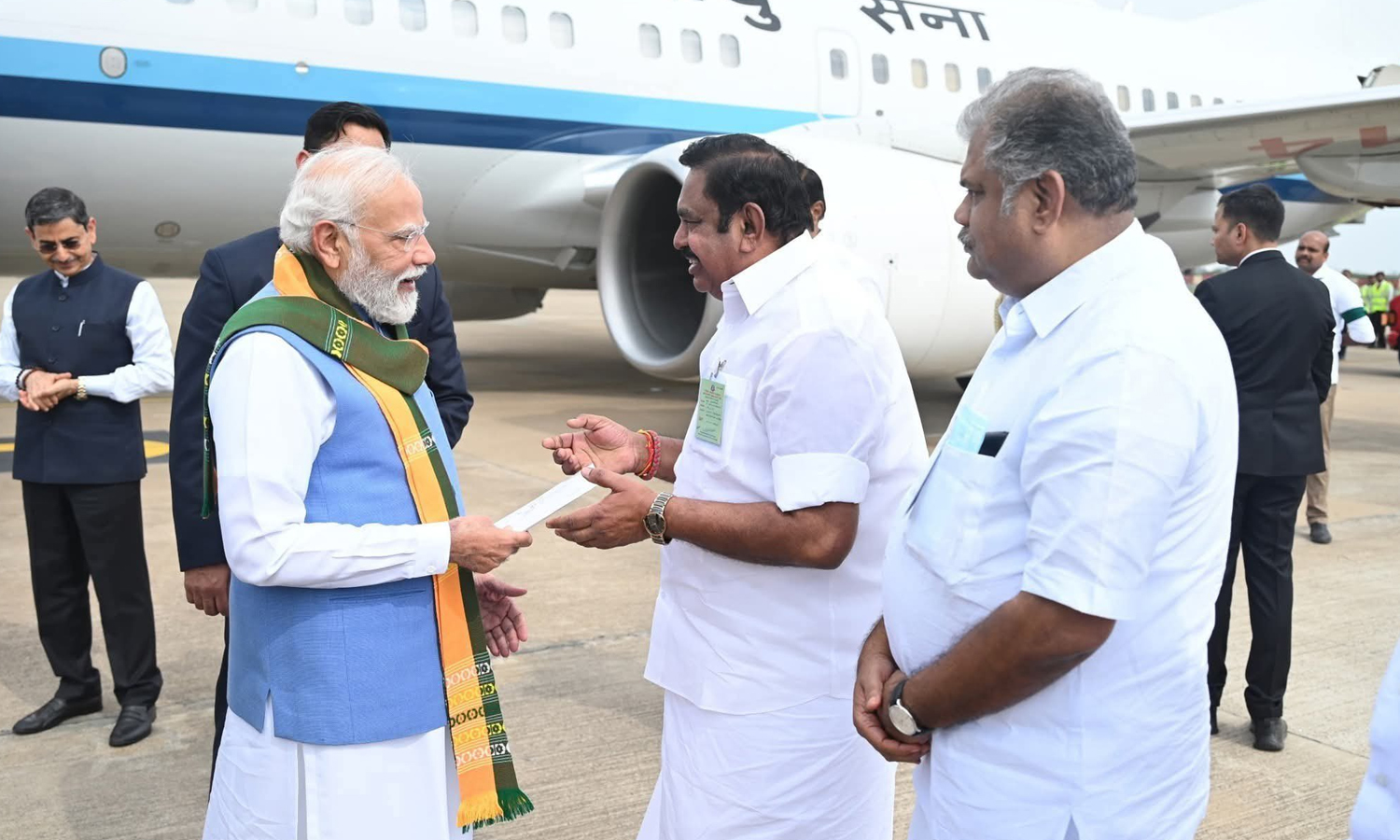 மதுரை, கோவை மெட்ரோ ரெயில் திட்டம்: பிரதமரிடம் இ.பி.எஸ் கோரிக்கை