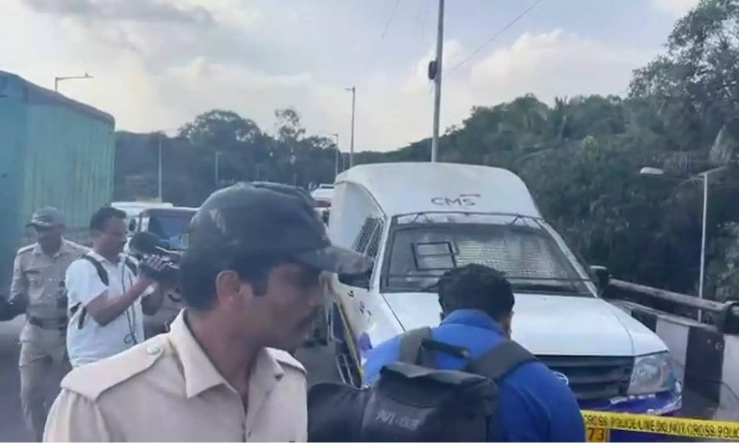 பெங்களூரு: பட்டப்பகலில் ஏடிஎம் வாகனத்தை கடத்தி ரூ.7 கோடி கொள்ளை!