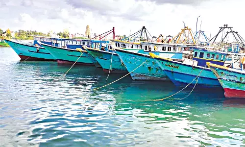 கடல் கொந்தளிப்பு - ராமேசுவரம் மீனவர்கள் கடலுக்கு செல்ல தடை