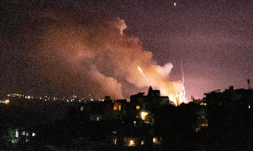 தெற்கு லெபனானில் காரை குறிவைத்து இஸ்ரேல் வான்தாக்குதல்: ஒருவர் பலி- 11 பேர் காயம்