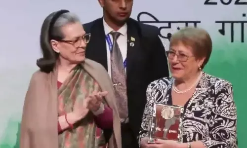 இந்திரா காந்தி அமைதி பரிசை பெற்றார் சிலியின் முன்னாள் அதிபர் பேச்லெட்