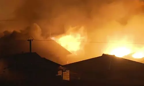 ஜப்பான் துறைமுகத்தில் திடீர் தீ: 170 கட்டிடங்கள் எரிந்து நாசம்