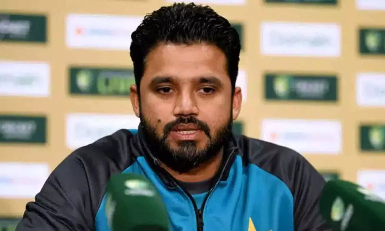 கருத்து வேறுபாடு: 2 பதவியையும் ராஜினாமா செய்த முன்னாள் பாகிஸ்தான் கேப்டன் கருத்து வேறுபாடு: 2 பதவியையும் ராஜினாமா செய்த முன்னாள் பாகிஸ்தான் கேப்டன்