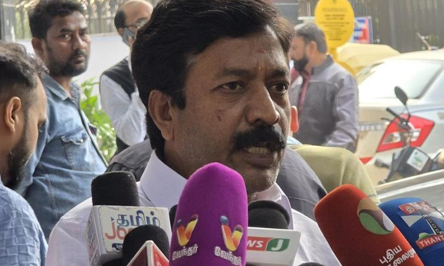 வாக்காளர் பட்டியலில் இருந்து இறந்தவர்களை நீக்க தி.மு.க.-விற்கு என்ன அச்சம்?: சி.வி. சண்முகம்