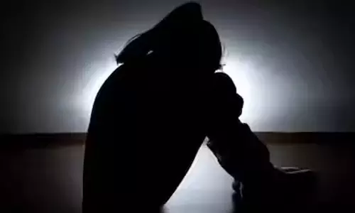 பருவம் அடைந்தது தவறா?- பெற்ற தாயால் வீட்டில் சிறை வைக்கப்பட்ட சிறுமி