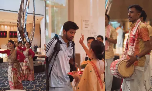 கவுகாத்தியில் இந்திய வீரர்களுக்கு மேளதாளங்கள் முழங்க வரவேற்பு: வீடியோ வெளியிட்ட பிசிசிஐ