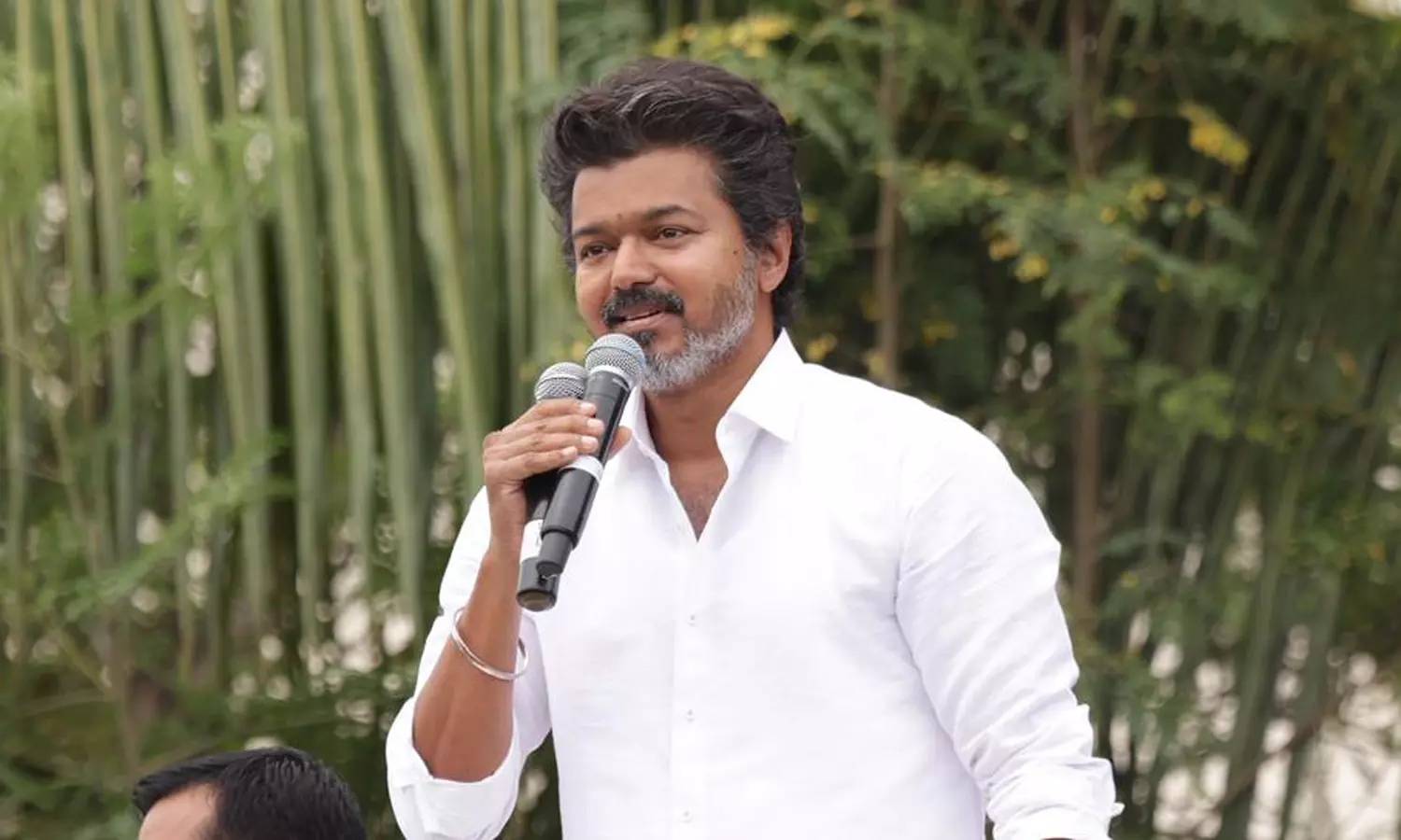 விஜய் பொதுக்கூட்டத்துக்கு போலீஸ் அனுமதி மறுப்பு - வேறு ஒரு நாளில் நடத்த த.வெ.க.வினர் முடிவு