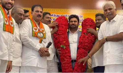 பா.ஜ.க ஆதரவு... டிசம்பரில் புதுக்கட்சி - அரசியலில் எண்ட்ரியாகும் லாட்டரி அதிபர் மகன்!