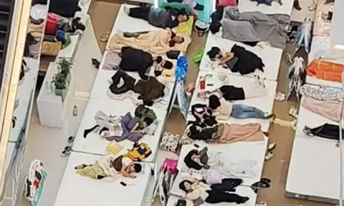 33 மணிநேரம் படுத்தே இருந்த இளைஞருக்கு ரூ.37 ஆயிரம் பரிசு