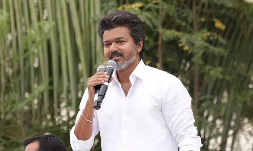 விஜய் பொதுக்கூட்டத்துக்கு போலீஸ் அனுமதி மறுப்பு - வேறு ஒரு நாளில் நடத்த த.வெ.க.வினர் முடிவு