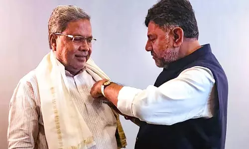 முதல்வர் நாற்காலிக்கு முற்றிய மோதல்.. டெல்லி விரைந்த டி.கே.சிவகுமார் ஆதரவு எம்.எல்.ஏ.க்கள் - என்ன நடக்கிறது?