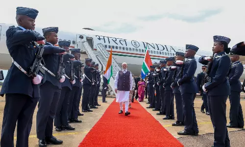 தென்னாப்பிரிக்கா சென்ற பிரதமர் மோடிக்கு பாரம்பரிய முறைப்படி வரவேற்பு