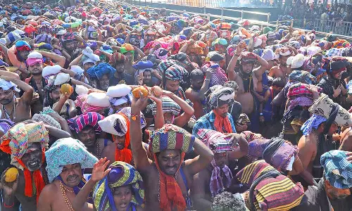 உடனடி முன்பதிவு தரிசனத்துக்கு கட்டுப்பாடு- சபரிமலையில் பக்தர்கள் கூட்டம் குறைந்தது