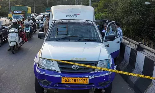 பெங்களூருவில் ஏடிஎம் வேன் கொள்ளை வழக்கில் 3 பேர் கைது - ரூ.5.76 கோடி பறிமுதல்