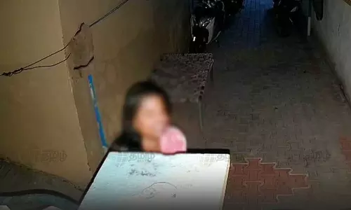 நள்ளிரவில் வீடு வீடாகச் சென்று கதவை தட்டிய பெண் - போலீசார் விளக்கம்