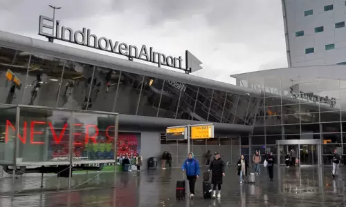 நெதர்லாந்தில் விமான நிலையம் அருகே டிரோன்கள் பறந்ததால் பரபரப்பு