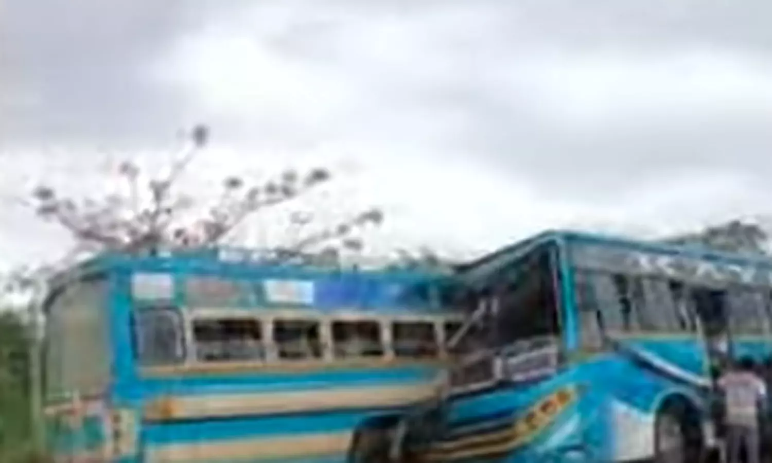 கடையநல்லூர் அருகே பேருந்துகள் நேருக்கு நேர் மோதி விபத்து - 6 பேர் பலி