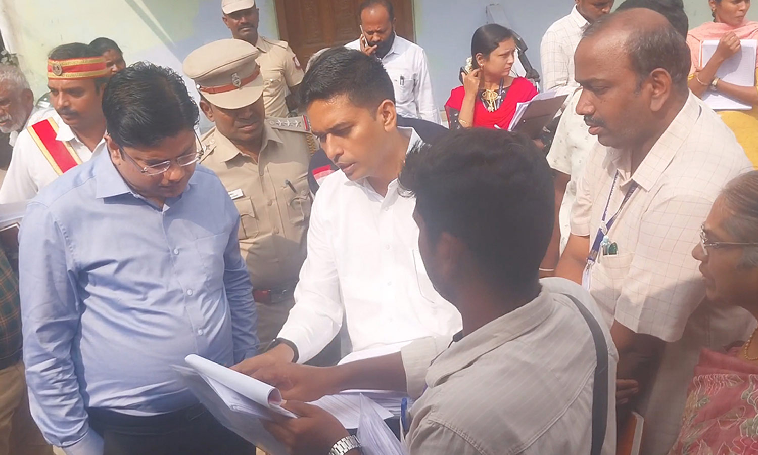 வாக்காளர் பட்டியல் திருத்தப்பணிகள் - அவினாசியில் தேர்தல் ஆணைய இயக்குனர் ஆய்வு