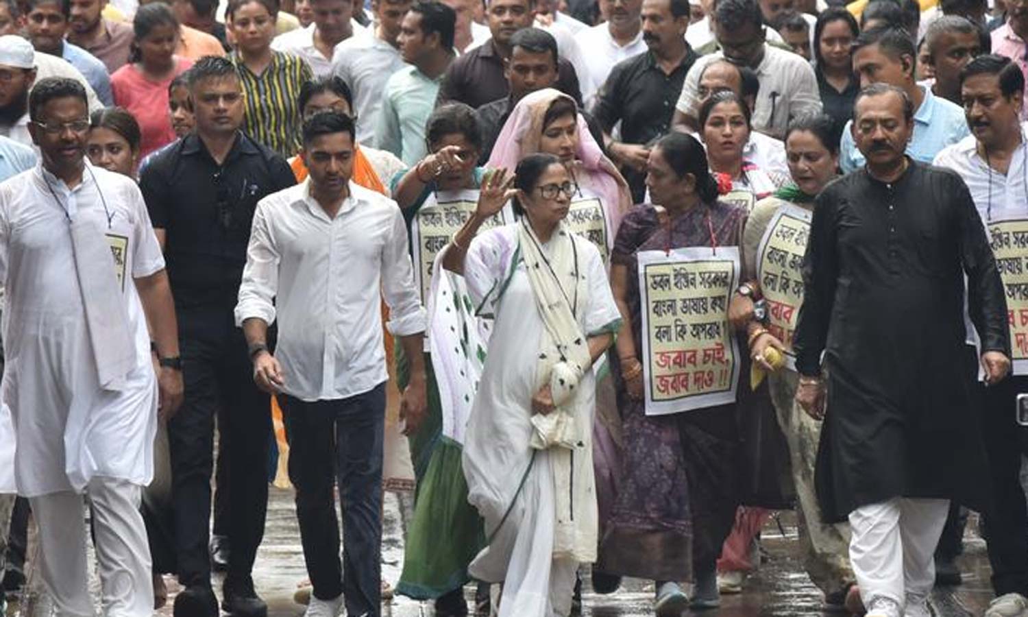 எஸ்.ஐ.ஆருக்கு எதிராக நாடு முழுவதும் பேரணி நடத்தப்படும்: மம்தா பானர்ஜி ஆவேசம்