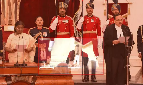 பதவி ஏற்ற முதல் நாளில் 17 வழக்குகளை விசாரித்த உச்சநீதிமன்ற தலைமை நீதிபதி சூர்யா காந்த்