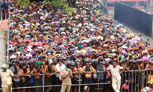 சபரிமலைக்கு பக்தர்கள் வருகை மீண்டும் அதிகரிப்பு- உடனடி முன்பதிவு எண்ணிக்கையை உயர்த்த முடிவு