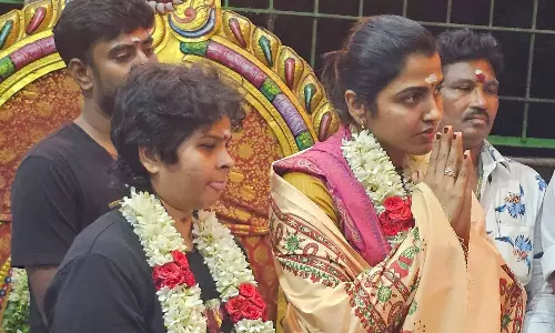 புதுச்சேரி தென்னம்பாக்கம் அழகர் கோவிலில் நடிகை சாய் தன்ஷிகா சாமி தரிசனம்