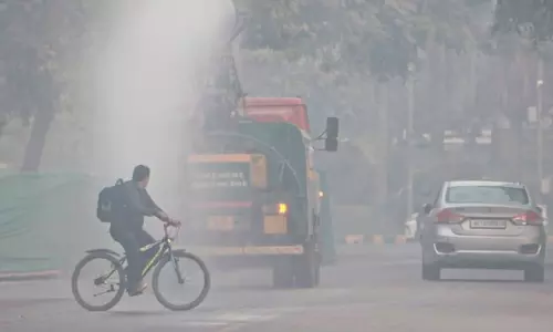 காற்று மாசு அதிகரிப்பு எதிரொலி: டெல்லியில் அரசு, தனியார் அலுவலகங்களில் 50% வீட்டிலிருந்தே வேலை