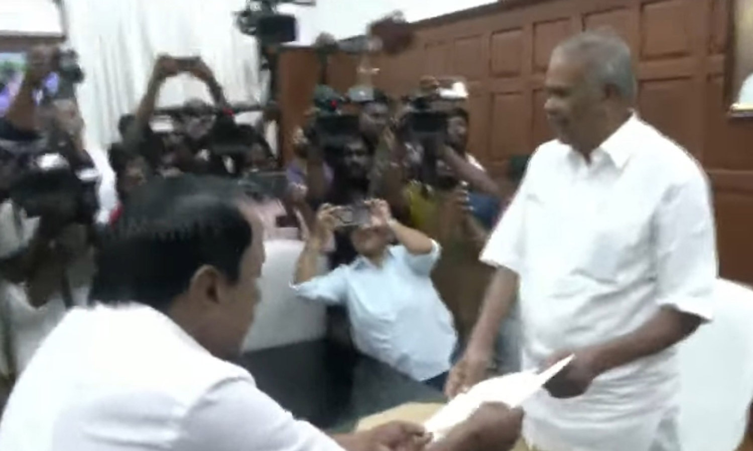 செங்கோட்டையனுக்கு த.வெ.க.வில் முக்கிய பதவி- எம்.எல்.ஏ. பதவியை ராஜினாமா செய்தார்